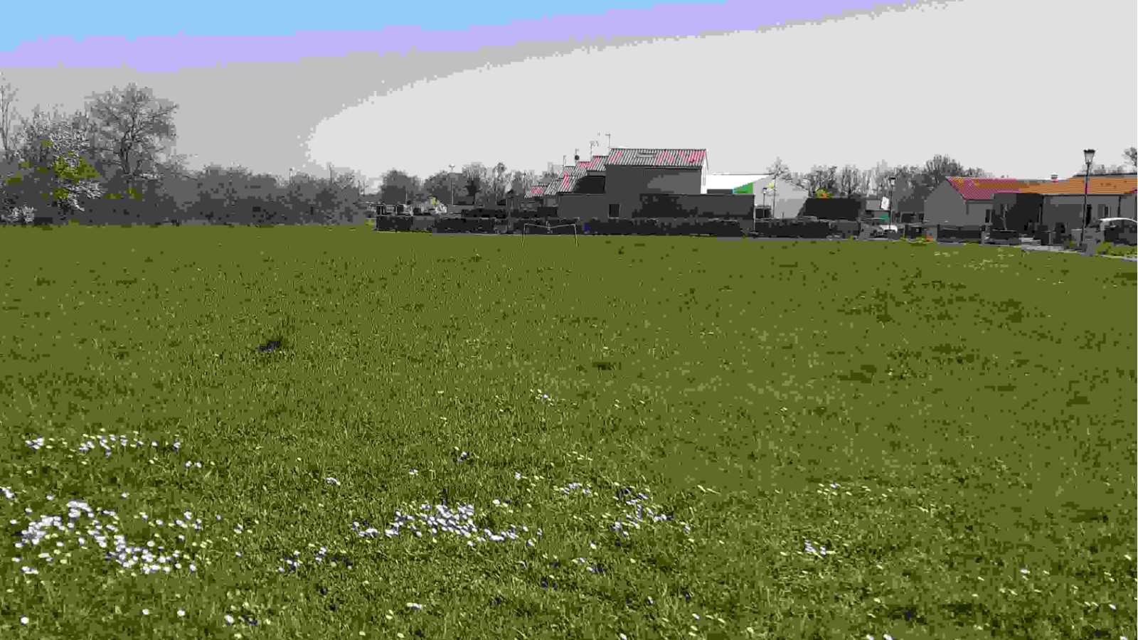 Terrain constructible de 753m2 à Cernusson