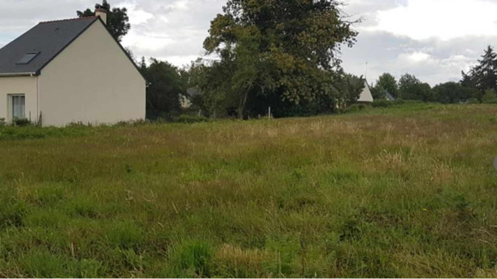 Terrain constructible de 1068m2 à Les Hauts-d'Anjou