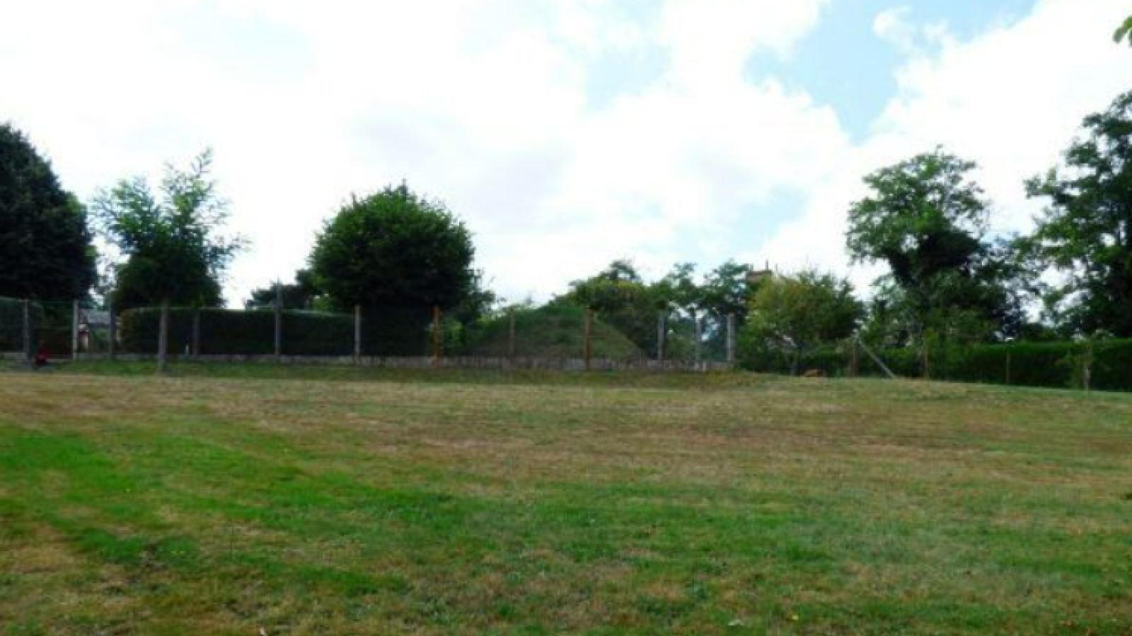 Terrain constructible de 427m2 à Neuville-aux-Bois
