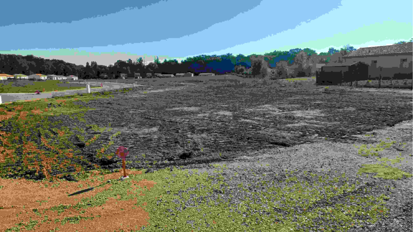 Terrain constructible de 1900m2 à Mirebeau