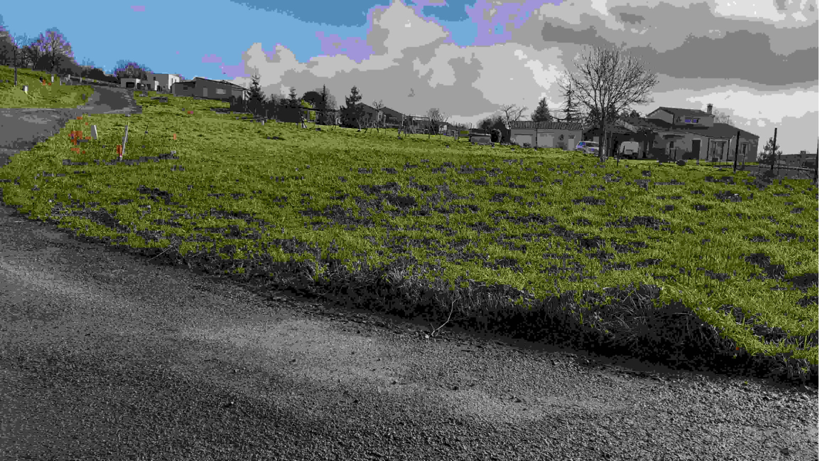 Terrain constructible de 718m2 à Lys-Haut-Layon