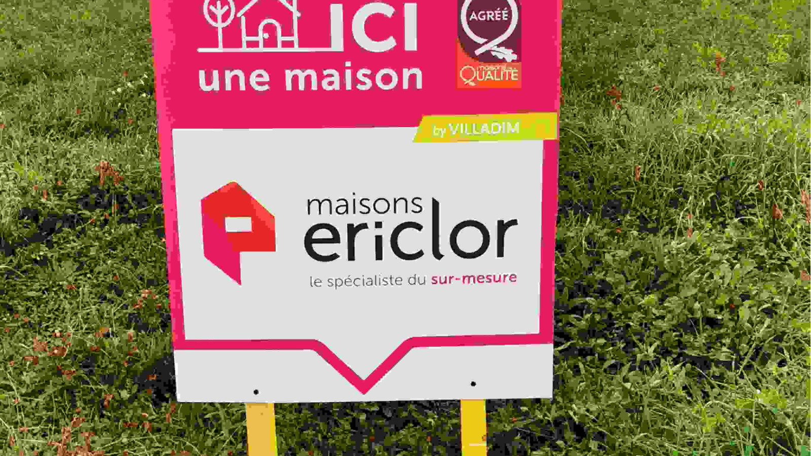 Terrain constructible de 1763m2 à Manthelan