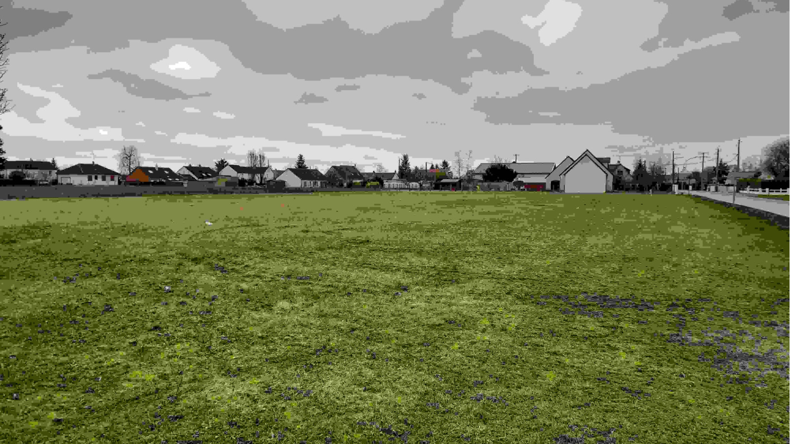 Terrain constructible de 604m2 à Sougy
