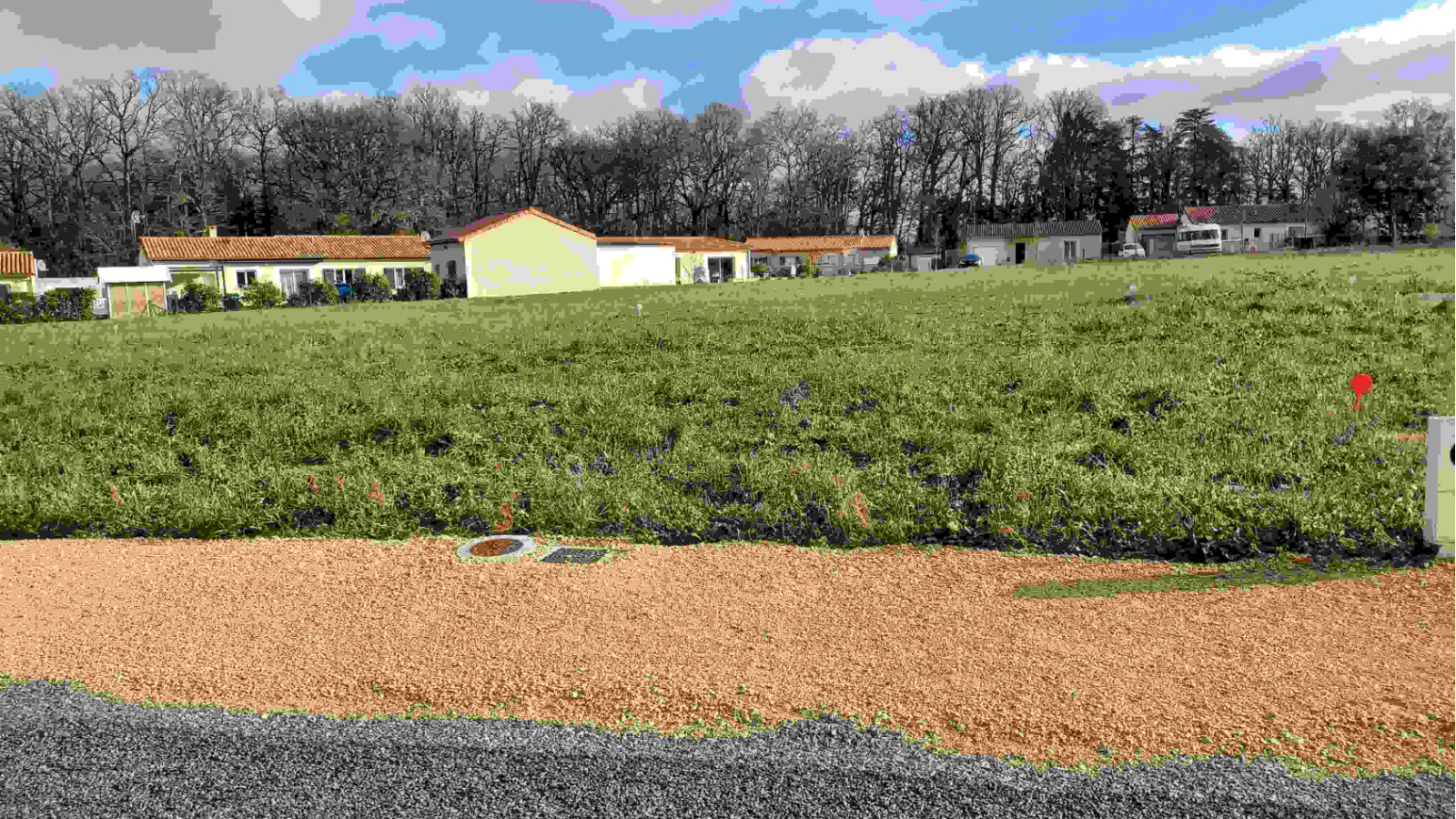 Terrain constructible de 565m2 à Fleuré