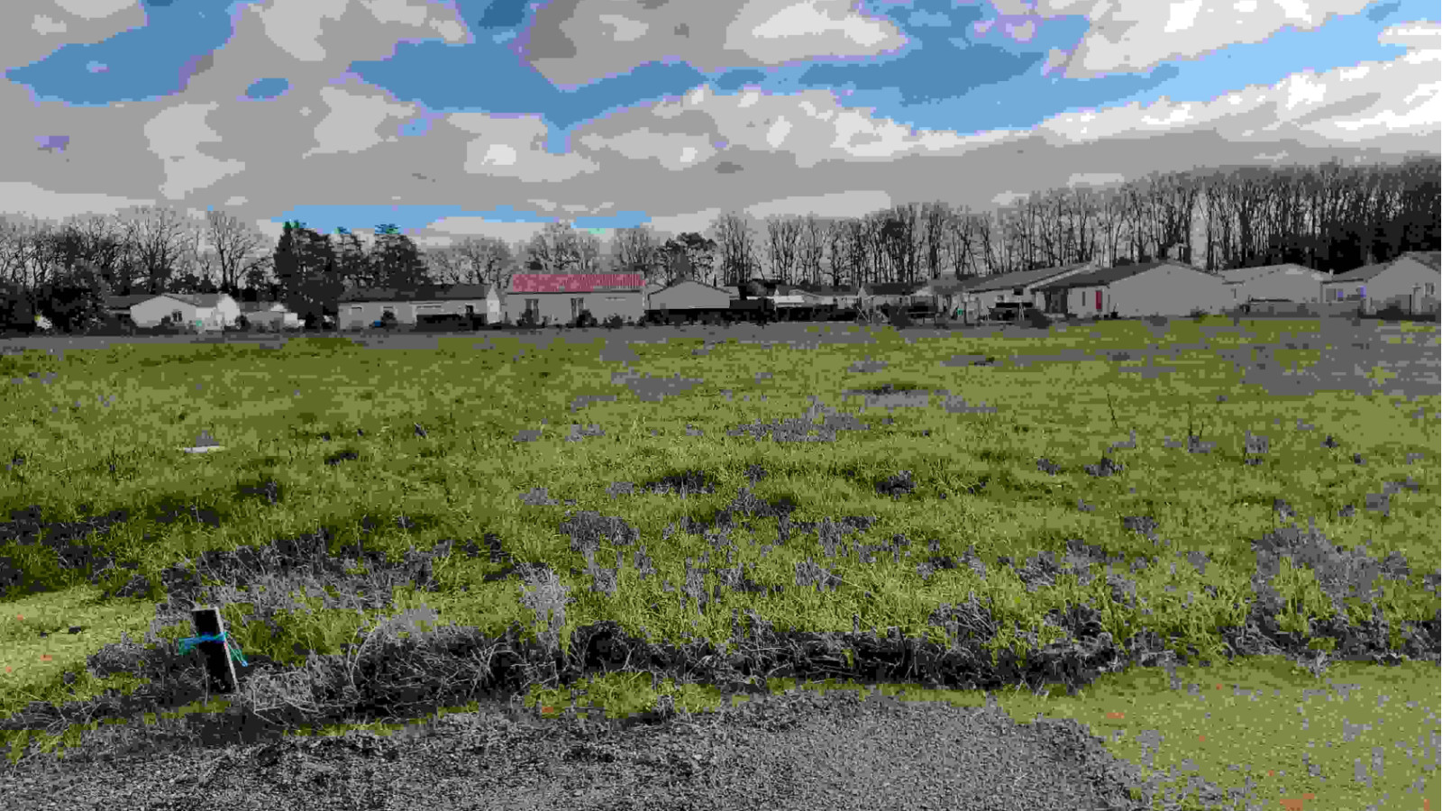 Terrain constructible de 975m2 à Civray