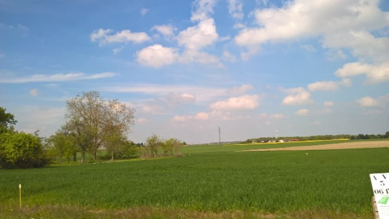 Terrain constructible de 1000m2 à Corquilleroy