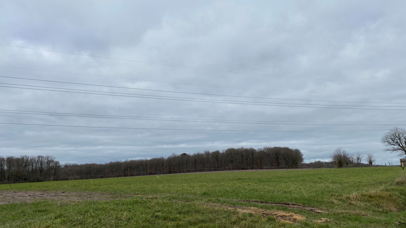 Terrain constructible de 675m2 à Nouzilly