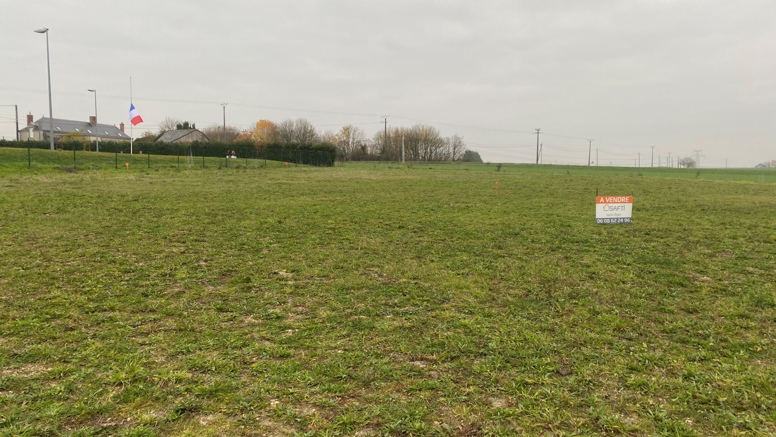 Terrain constructible de 505m2 à Neuvy-le-Roi